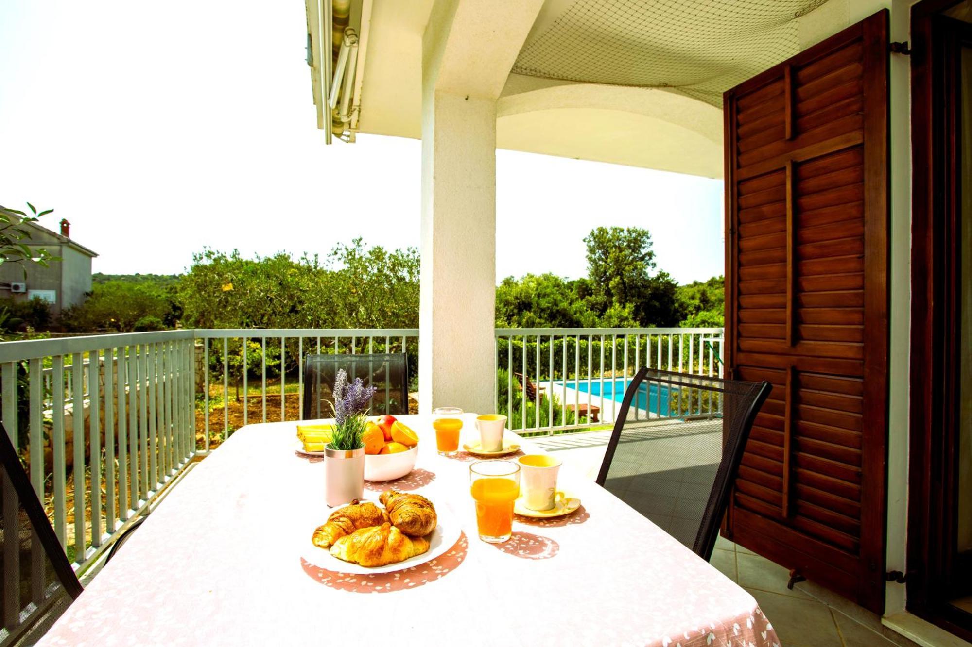 Holiday House Nena With Pool Вінішчє Екстер'єр фото