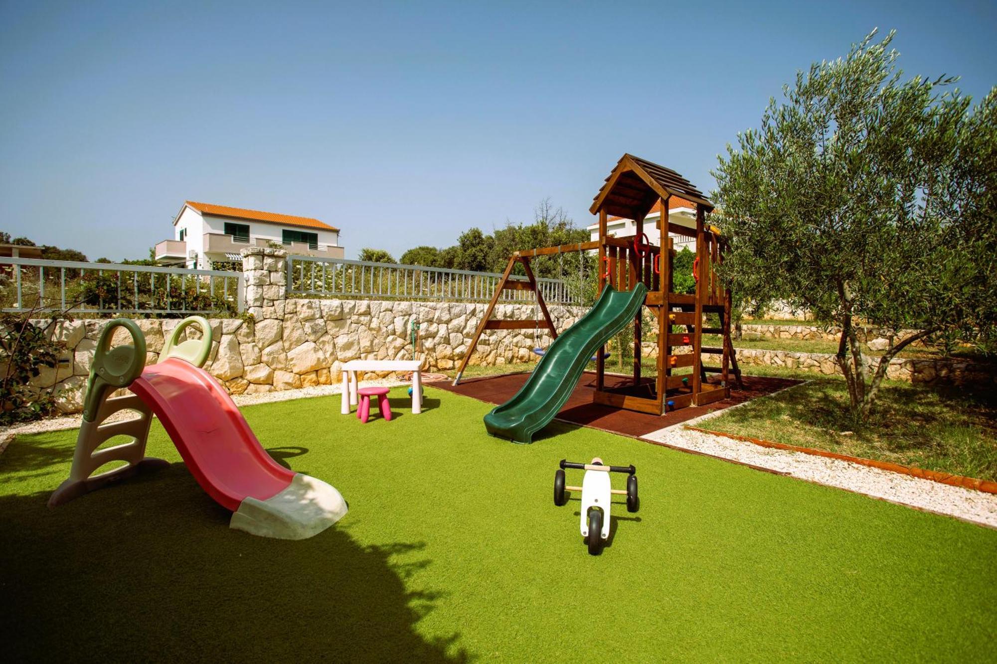 Holiday House Nena With Pool Вінішчє Екстер'єр фото