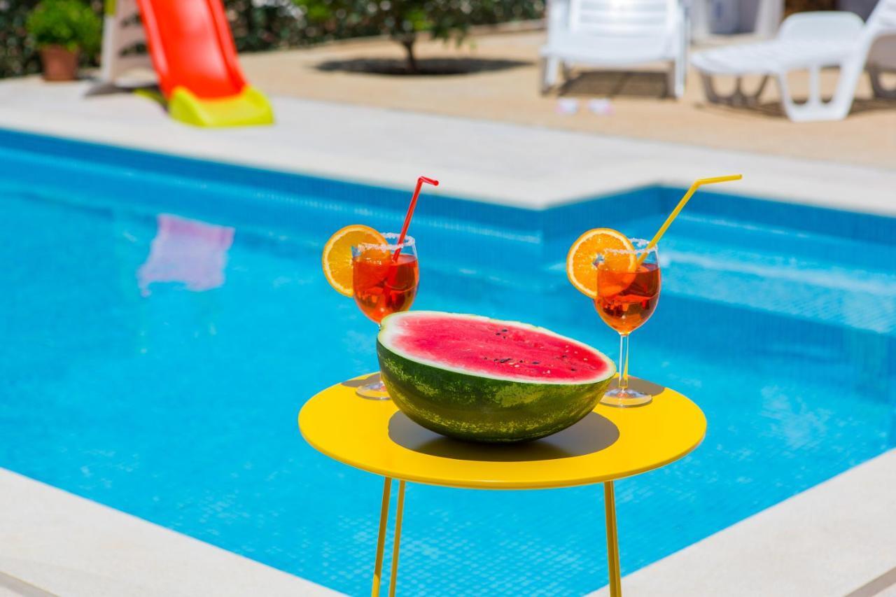 Holiday House Nena With Pool Вінішчє Екстер'єр фото